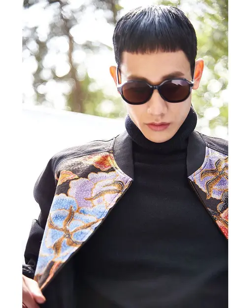 Batik Iwan Tirta Muncul di Koleksi Terbaru Kim Seo-ryong, Desainer Favorit Aktor Papan Atas Korea Selatan
