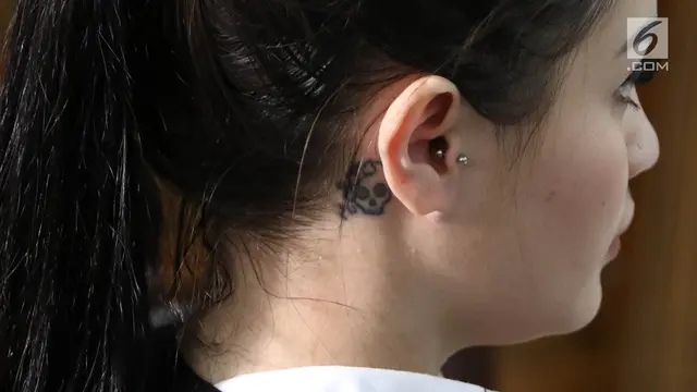 Jalani Sidang Narkoba, Wajah Jennifer Dunn Berhias Make Up
