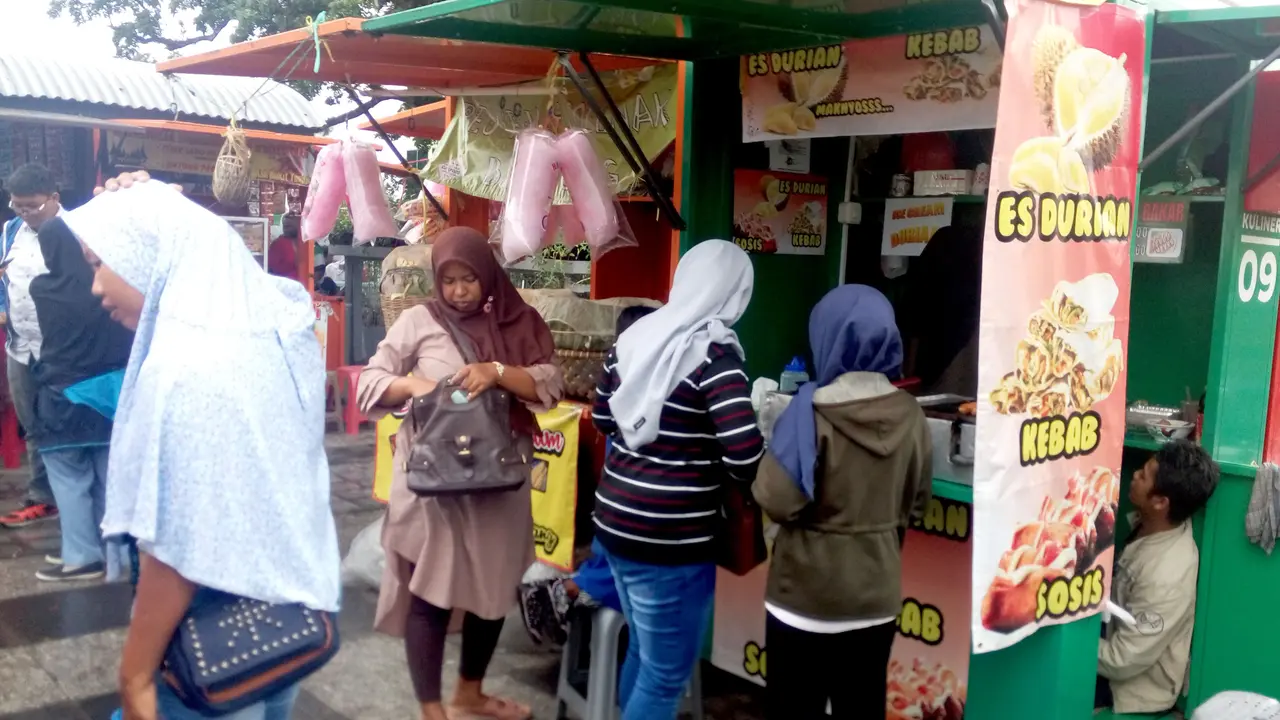 Pengunjung Teras Cihampelas Membludak, Dompet PKL Malah Cekak