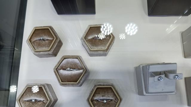 Gen Z Lebih Tertarik Perhiasan Berlian daripada Emas