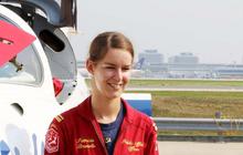 Sosok cantik Patricia, pilot jet aerobatik Kanada