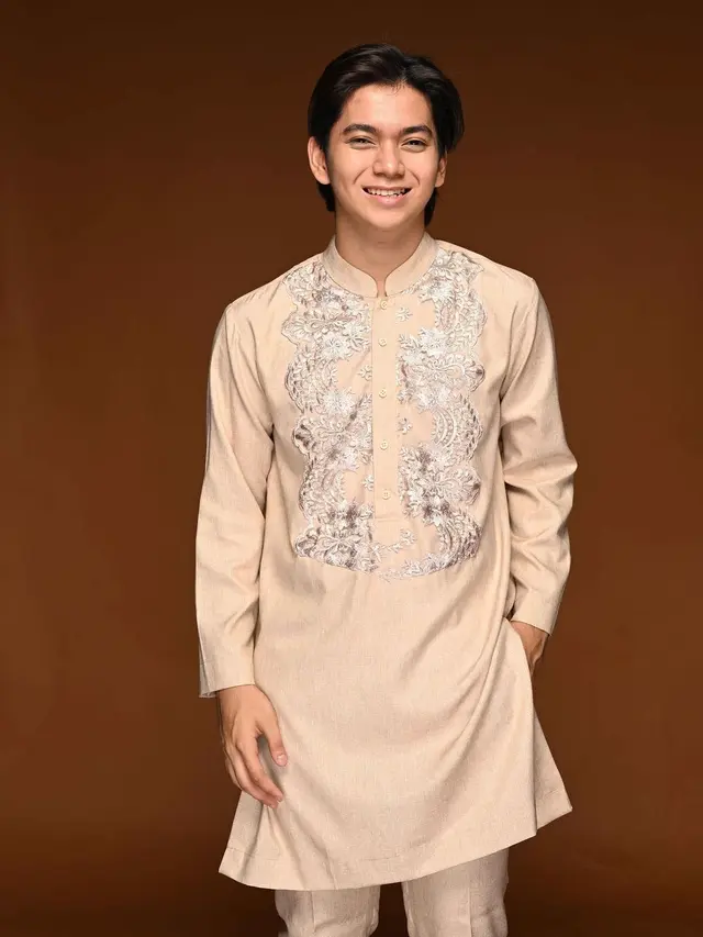 Ajil Ditto saat merayakan Hari Raya Idul Adha. (Foto: Instagram/ ajil_ditto08)