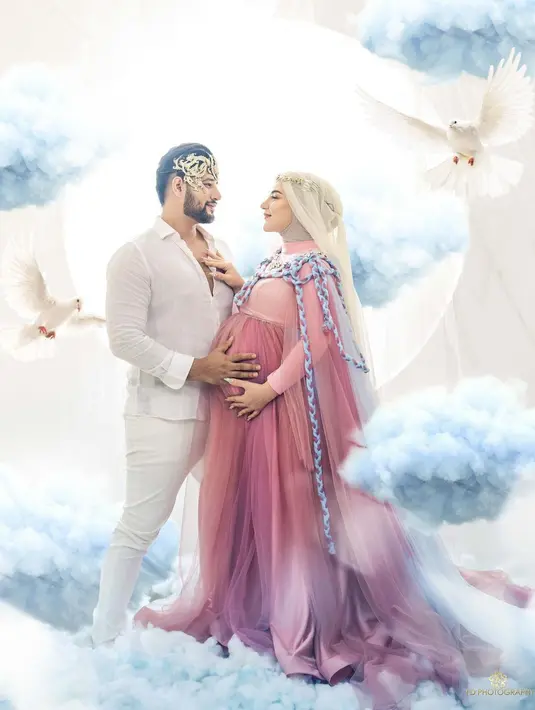 Irish Bella dan Ammar Zoni saling bertatapan dengan mesra. (Foto: Instagram/ fdphotography90)