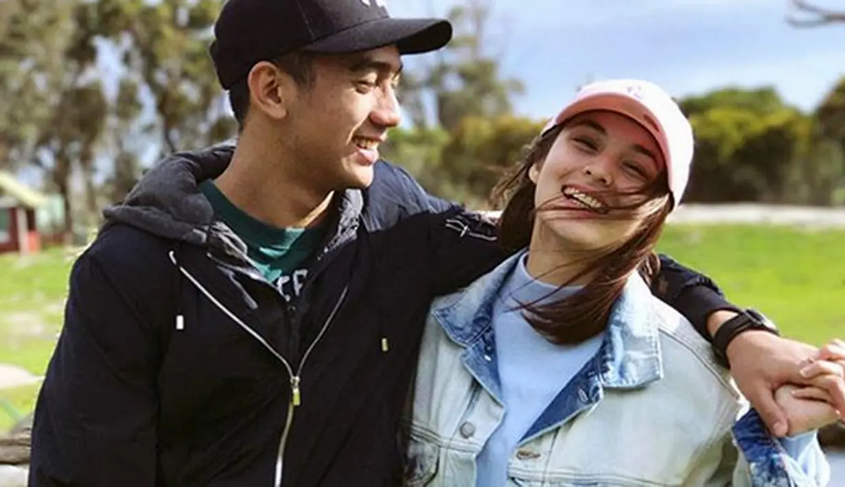 Sebuah kejutan diberikan Chelsea Islan saat Daffa Wardhana bertepatan di usianya 19 tahun. Potret kedekatan begitu terlihat dalam foto dan video yang beredar di media sosial. (Instagram/daffawardhana)