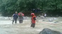 Jembatan Cariu ambruk pada Senin (1/1/2018). Satu orang tewas