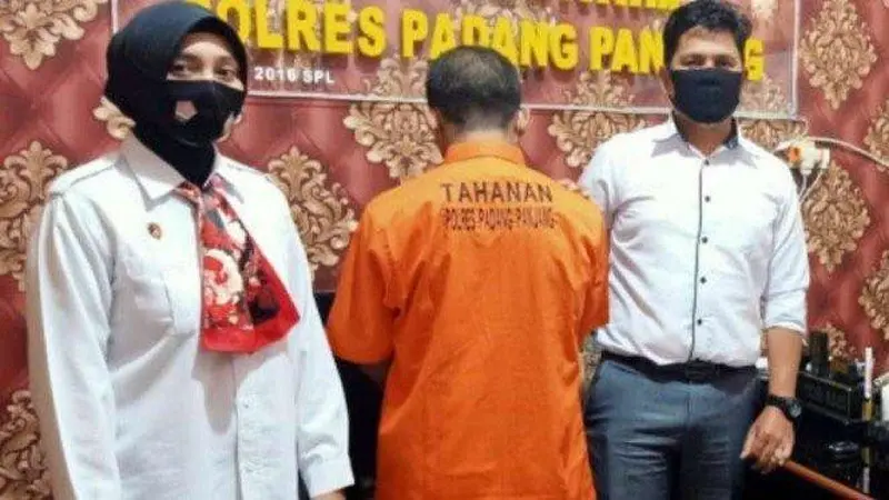 Guru penyuka sesama jenis cabuli siswa di Padang Panjang. (Dok Polres Padang Panjang)