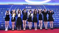 Kep1er menghadiri red carpet pada 32nd Seoul Music Awards di KSPO Dome, Seoul, 19 Januari 2023. (AFP/Jung Yeon-je)