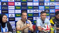 Jean-Paul van Gastel dan Jop van der Avert memberikan keterangan pers. (Bola.com/Ana Dewi)