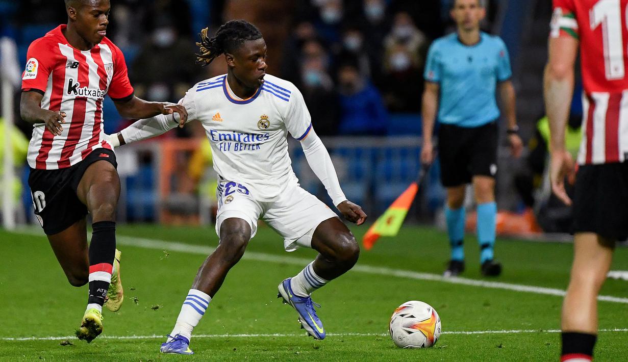 Eduardo Camavinga direkrut Real Madrid sebagai gelandang masa depannya. Bagaimanapun, Los Blancos merupakan gudangnya gelandang top seperti Luka Modric, Toni Kroos, dan Casemiro. Hal itu memaksa pemain 16 tahun tersebut hanya tampil 8 kali pada musim ini. (AFP/Pierre-Philippe Marcou)