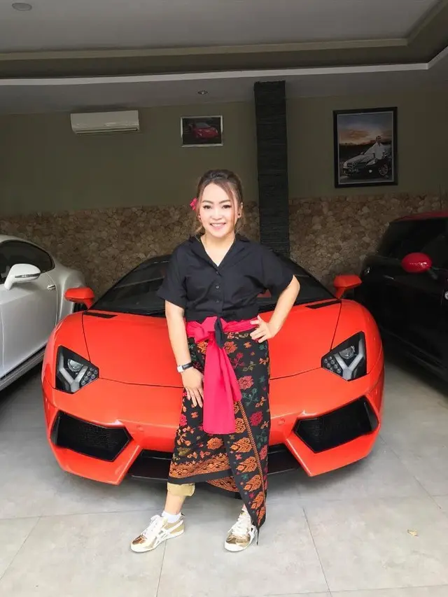Mendiang Mpok Alpa dan Mobil Mewah