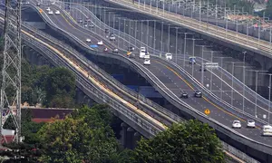 Salah satunya, tarif Tol Jakarta-Cikampek dan Jalan Layang Mohamed Bin Zayed (MBZ) yang akan mengalami kenaikan dalam waktu dekat. (merdeka.com/Imam Buhori)