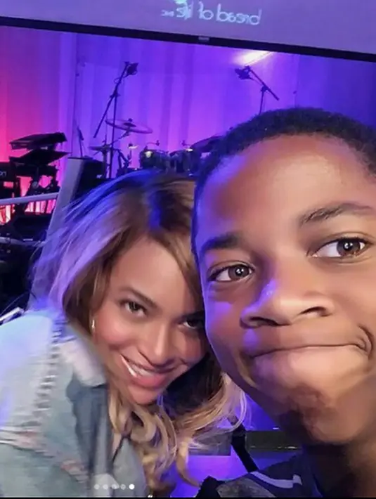 “Kalian semua adalah keluargaku. Huston adalah rumahku. Aku bersyukur karena kalian semua selamat, dan juga anak-anak kalian. Hal yang paling penting adalah kesehatan dan keselamatan keluarga kalian,” ucap Beyonce. (Instagram/Beyonce)