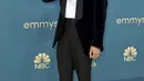 Sutradara Hwang Dong-hyuk tiba di Primetime Emmy Awards ke-74 yang digelar di Microsoft Theater, Los Angeles, Amerika (11/9/2022). (Photo by Richard Shotwell/Invision/AP)