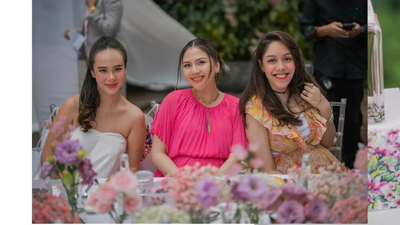 Potret Artis dalam Valentine's Lunch with Dior (Sumber: Instagram/jscmila)