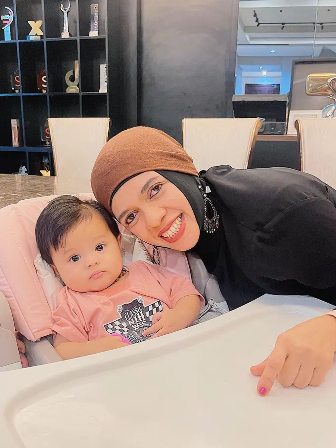 Lenggogeni Faruk dan Ameena Hanna Nur Atta