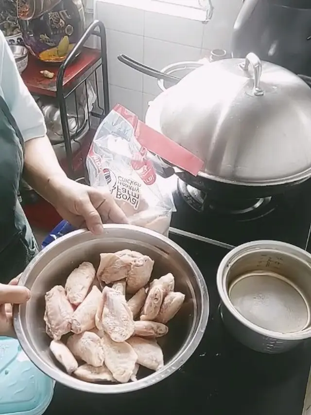 Bukan Pakai Jeruk Nipis, Ini Cara Cuci Ayam Agar Bersih Optimal dan Tidak Bau Amis
