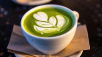 Matcha latte. (dok. Unsplash.com/Jason Leung)