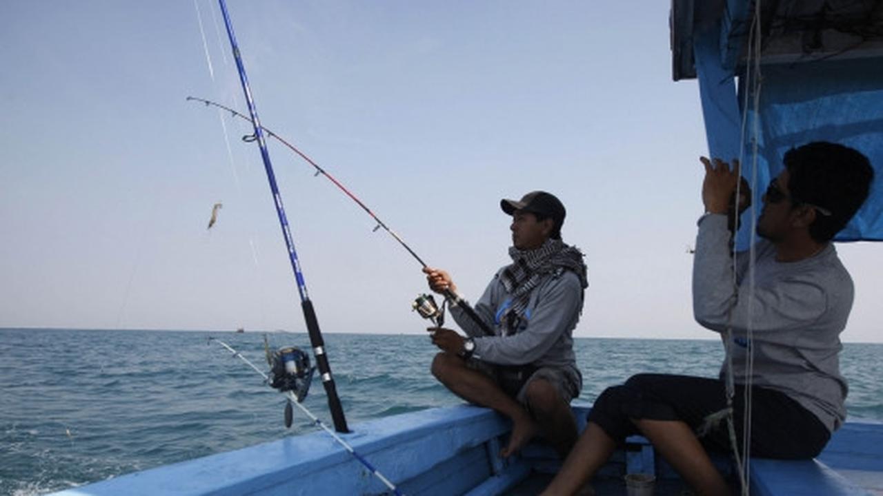Serunya ngabuburit dengan memancing di perairan Kepulauan Seribu