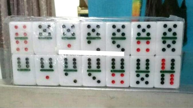 <p>Gaplek atau domino yang terbuat dari bahan keramik plastik (Liputan6.com / Nefri Inge)</p>