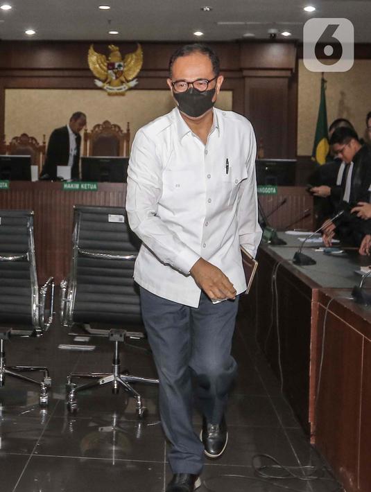 Selain itu, Majelis Hakim juga menjatuhkan hukuman tambahan berupa uang pengganti. (Liputan6.com/Angga Yuniar)