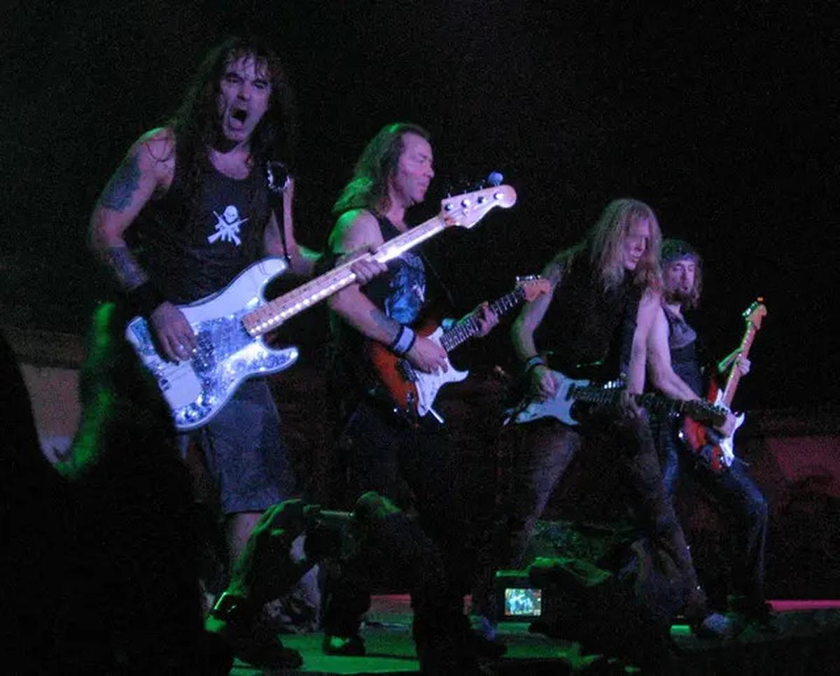 Adrian Smith Gitaris Iron Maiden Kehilangan Rumah Akibat Kebakaran Hutan di California