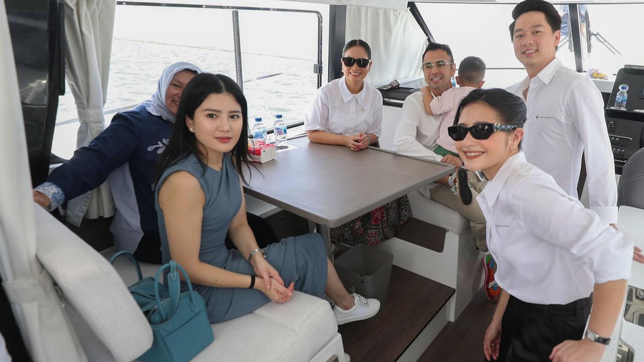 FOTO: Raffi Ahmad dan Wamen Ni Luh Puspa Mencoba Kapal Yacht Salaya