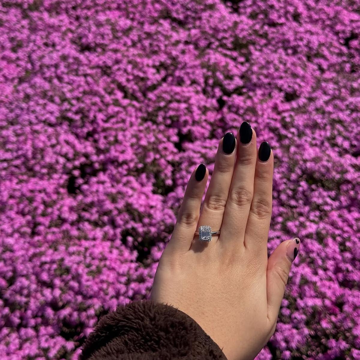 Potret Ranty Maria Pamer Cincin Berlian di Jari Manis, Segera Dinikahi Rayn Wijaya Usai Setahun Dilamar?