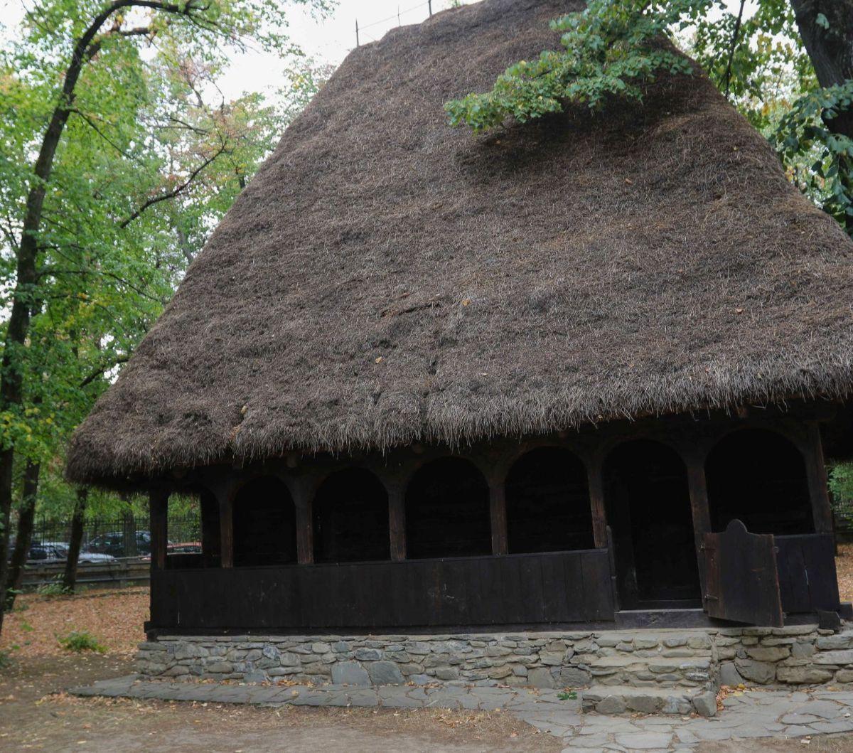 Museum nasional desa "Dimitrie Gusti" terletak di lokasi Bucharest, Rumania, Rabu (27/9/2023).&nbsp;Dalam bahasa Rumania, museum ini bernama Muzeul Național al Satului "Dimitrie Gusti" yang merupakan museum etnografi terbuka yang terletak di Taman Raja Mich