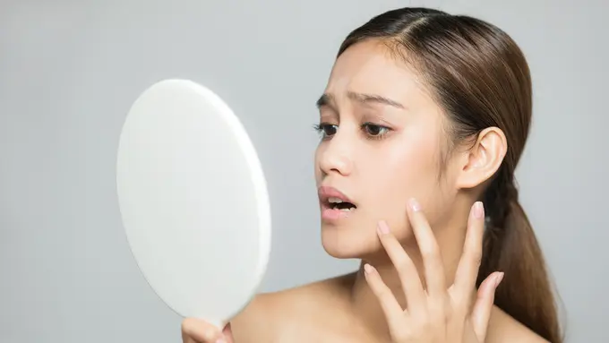 Pakai Makeup Tapi Seringnya Terlihat Cakey, Harus Gimana Dong?