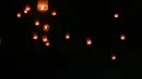 Lampion berterbangan di langit Borobudur, Magelang, Jawa Tengah, Minggu (22/05).Sebanyak 5000 lampion d terbangkan pada puncak perayaan Tri Suci Waisak 2560 BE/2016. (Liputan6.com/Boy Harjanto)