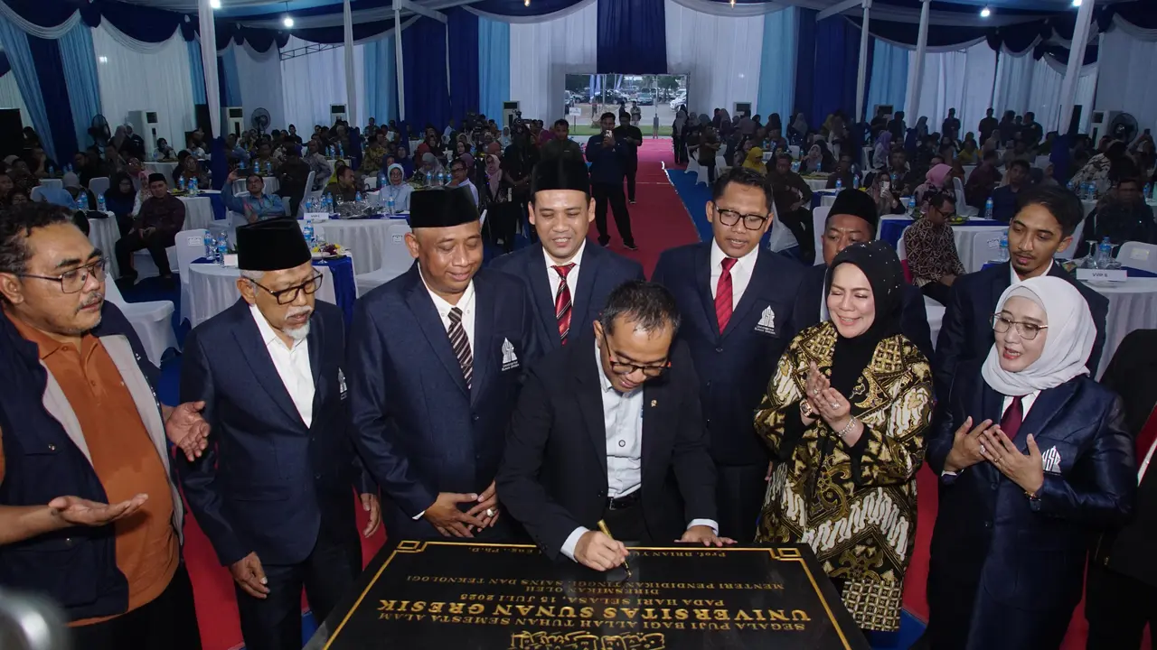 Menteri Pendidikan Tinggi Sains dan Teknologi (Mendiktisantek) Prof Brian Yuliarto Ph.D meresmikan langsung pendirian Universitas Sunan Gresik (USG) di Desa Kertosono, Kecamatan Sidayu, Kabupaten Gresik, Rabu (24/9/2025) (Istimewa)
