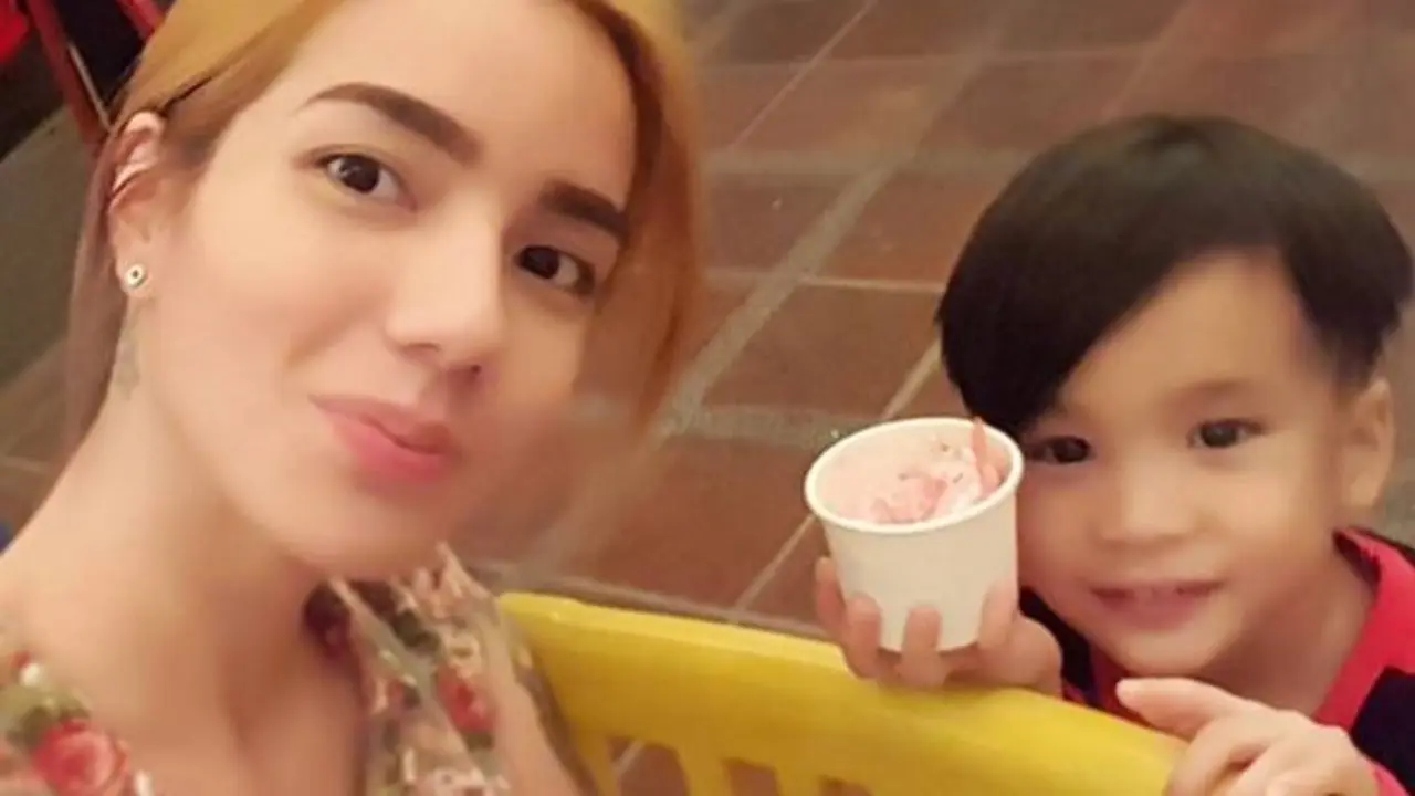 Sheila Marcia dan anaknya