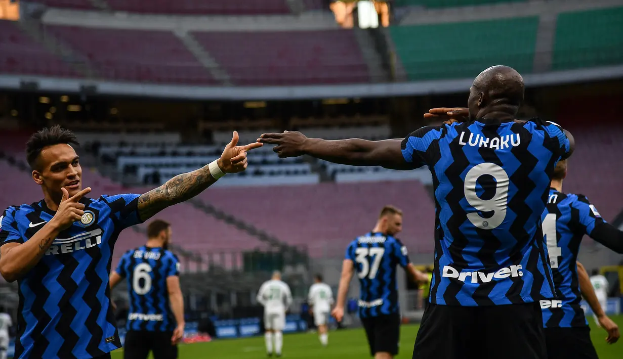 Keberhasilan Inter Milan memastikan gelar scudetto Liga Italia 2020/2021 di pekan ke-34 tidak terlepas dari suburnya para striker, gelandang bahkan bek untuk mencetak gol. Berikut 4 pencetak gol terbanyak Inter Milan di Liga Italia musim ini. (AFP/Isabella Bonotto)