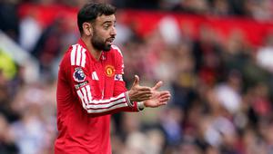 Ekspresi Bruno Fernandes di laga Manchester United vs Nottingham Forest, Minggu (17/5/2026) (AP Photo/Dave Thompson)