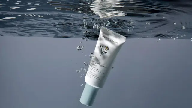 White Tea Ultra Light Protective Sun Serum SPF 50 / PA ++++