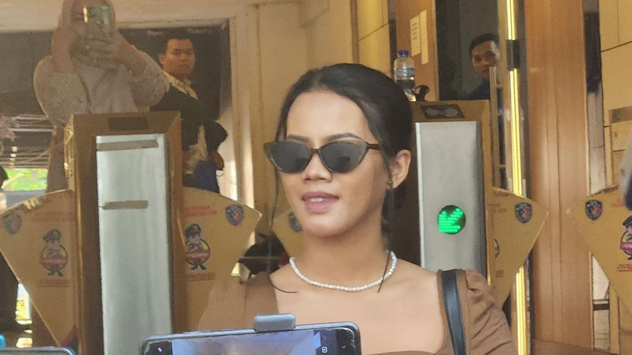Selebgram Fransisca Candra Novitasari yang akrab disapa Siskaeee mengungkap fakta baru keterlibatannya sebagai pemeran dari rumah produksi film porno Kelasbintang.com.&nbsp;