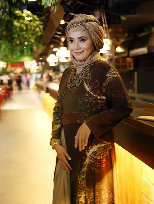 Kepedihan menjadi petani pernah dirasakan oleh Elma Theana. Bidang pertanian sengaja di pilih Elma lantaran sang suami, Julianda Barus menyukai pertanian. Sekitar empat tahun ia menjadi petani. (Nurwahyunan/Bintang.com)