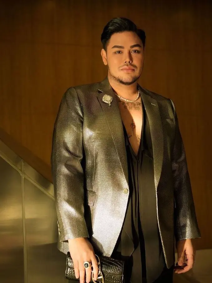 6 Potret Terbaru Ivan Gunawan Usai Turun 47 Kg, Segera Operasi Payudara