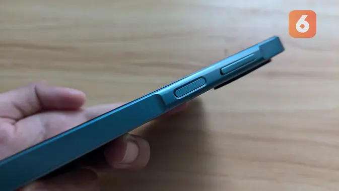 Tombol power dan volume Samsung Galaxy A08. Liputan6.com/Aisyah Mustika Zamani