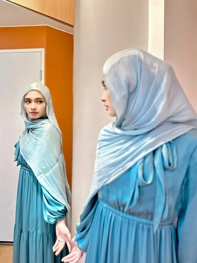 6 Model Gamis Simpel Inara Rusli, Anggun dan Modis untuk Tampilan Kekinian