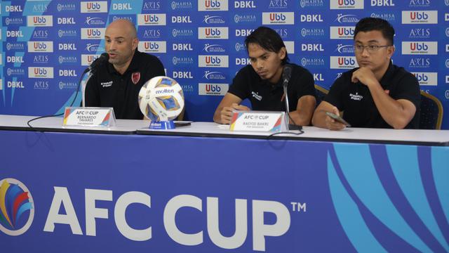 Pelatih PSM Makassar, Joop Gall.Bernardo Tavares.