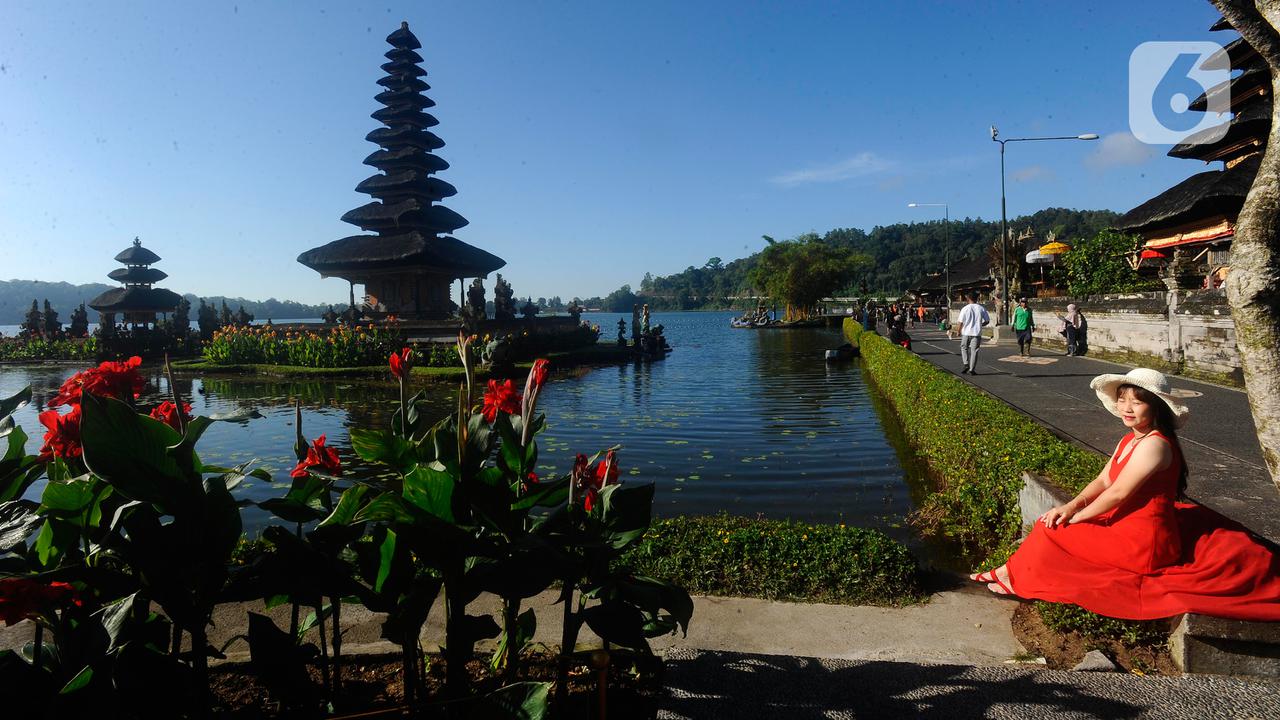 Menikmati Keindahan Pura Ulun Danu Beratan di Pulau Dewata Bali