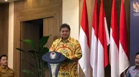 Menteri Koordinator Bidang Perekonomian Airlangga Hartarto, menyampaikan revisi aturan Devisa Hasil Ekspor (DHE) akan selesai April 2023. (Tira/Liputan6.com)