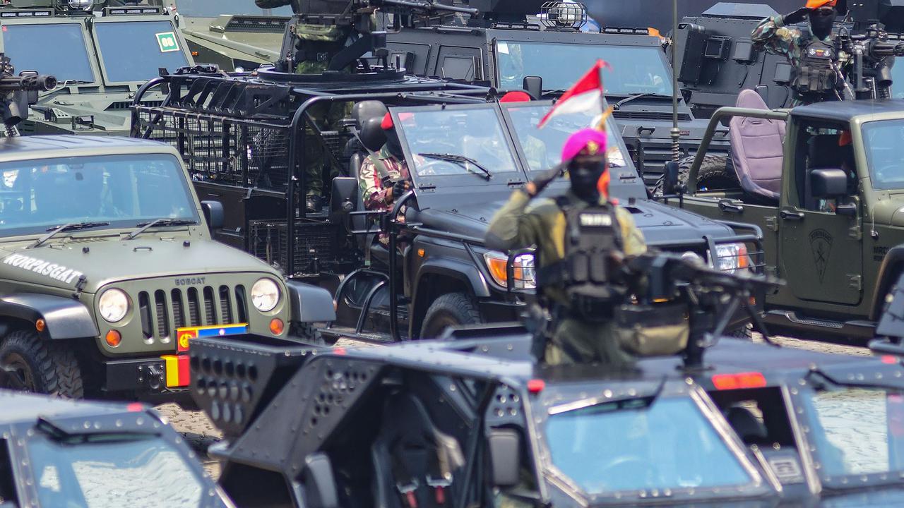 FOTO: Ribuan Warga Padati Monas Saksikan Kemegahan Parade HUT ke-80 TNI
