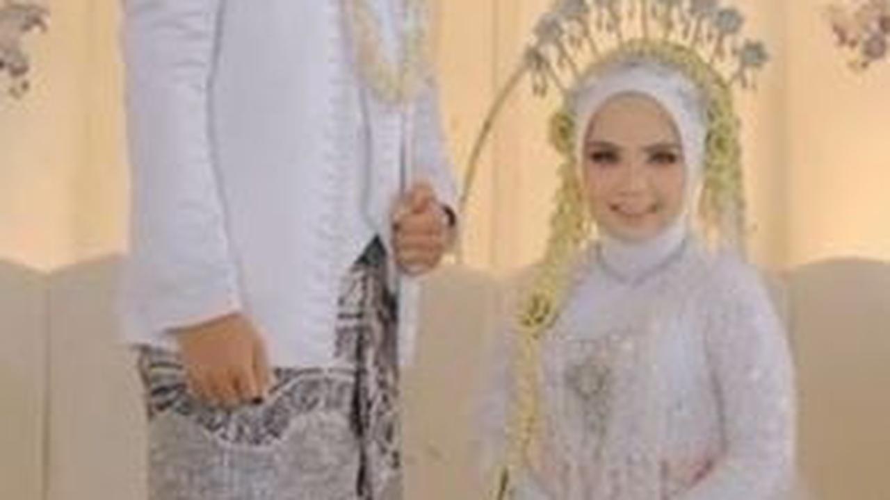 Dulu Panggil Bu Guru Kini Istri, Kisah Cinta Murid Nikahi Guru SMAnya Ini Viral