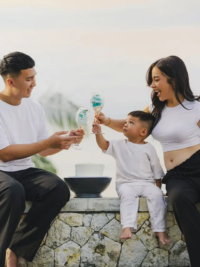 Selalu Hamil Bersamaan, 6 Potret Adu Gaya Nikita Willy dan Winona Willy saat Gender Reveal Anak Kedua