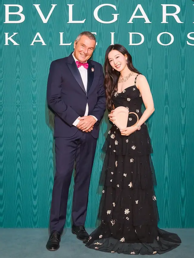 Kim Ji Won saat Hadir BVLGARI Kaleidos di Tokyo dengan tampilan yang mewah. [@jc.babin]