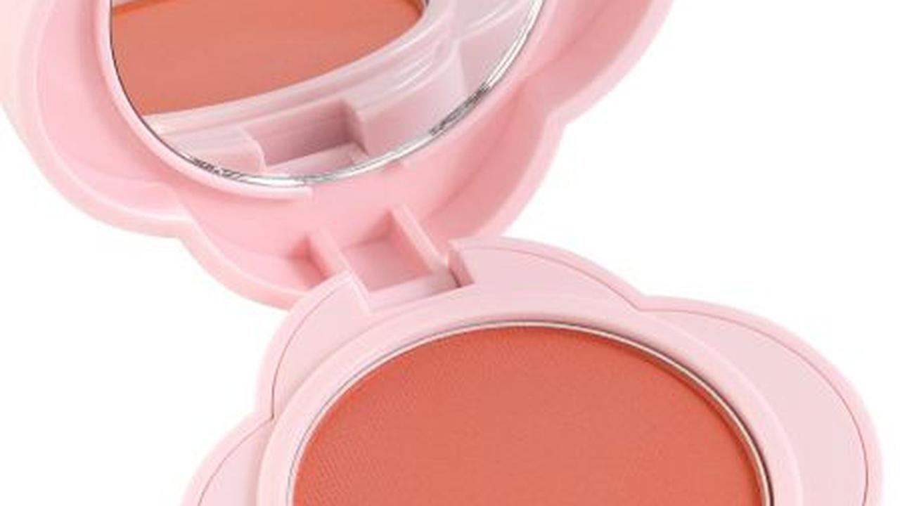 3. Pilih Powder Blush untuk Pemula agar Lebih Mudah Mengaplikasikannya<br>