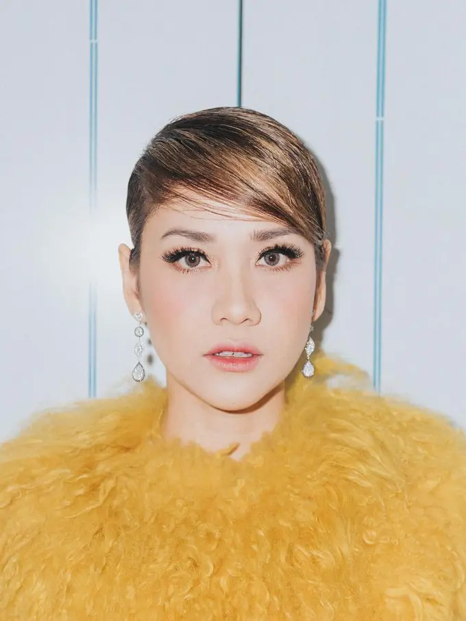 [Bintang] Nge-date Saat Valentine? Intip Dulu Dandanan Hits Bunga Citra Lestari Ini