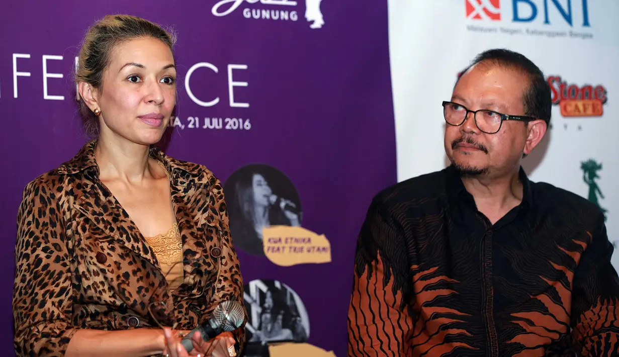 Syaharani saat hadir dalam konferensi pers Ijen Summer Jazz di Rolling Stone Cafe, Ampera, Jakarta Selatan, Kamis (21/7/2016) menyambut antusias konser didataran tinggi Ijen, Kecamatan Licin, Kabupaten Banyuwangi. (Deki Prayoga/Bintang.com)